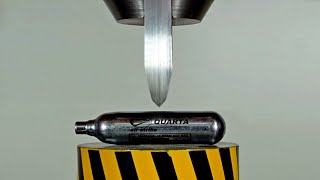 100 ТОННЫЙ ГИДРАВЛИЧЕСКИЙ НОЖ ПРОТИВ БАЛЛОНЧИКА С УГЛЕКИСЛОТОЙ ОХЛАЖДЕННОГО В ЖИДКОМ АЗОТЕ