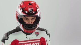 Abbigliamento racing: casco, guanti e stivali perfetti per la pista!