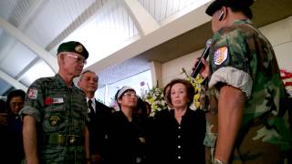 Lễ Trao Cờ tại đám tang nhạc sĩ Việt Dũng ngày 28 tháng 12, 2013 (phần 1)