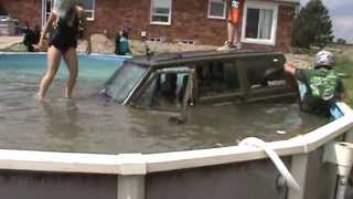 JEEP VS POOL !!!!