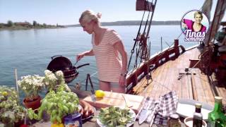 Tina Bakomfilm Grillet laks, fennikkelsalat, stekt brattwurst