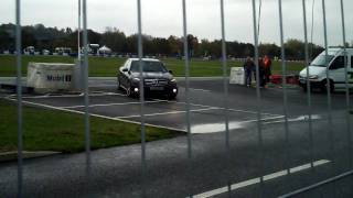 Lewis Hamilton shows us how to park an AMG...properly. Mercedes Benz World 8.11.09