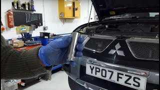 Mitsubishi L200 / Triton Engine oil and filter change - service PART 1
