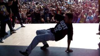 SNICKERS URБANИЯ 2011  NORTH STEPS VS IS Nordside
