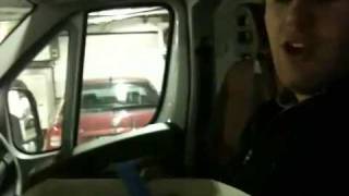 Postiauto ja kebab-liha
