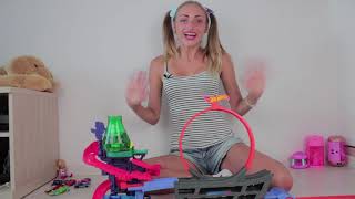 В тройных гонках 3 машинки Хот ВИЛС HOT WHEELS Веселые ГОНКИ
