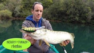 Pêche du brochet aux leurres dans les gorges du Verdon (Partie 2) [GoPro]