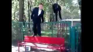 сломали