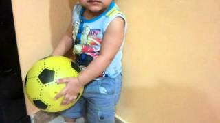 Baby hates raw  potatoes طفل روعة مو حاب البطاطس النية