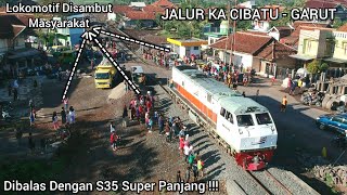 KEDATANGAN LOKOMOTIF DISAMBUT MASYARAKAT DI BALAS KLAKSON SUPER PANJANG !