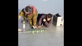 Неожиданные случаи на рыбалке.  Вот это рыбалка.  Приколы на рыбалке 2018
