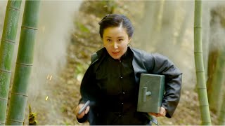 日軍基地守衛森嚴，怎料美女竟抱起炸藥引爆器沖向日軍，成功摧毀基地！