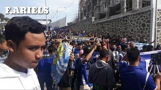 Bikin Merinding Aksi Viking Sambut Kedatangan Persib ke Kandang PSIS Semarang