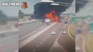 Момент взрыва бензовоза в Италии попал на видео
