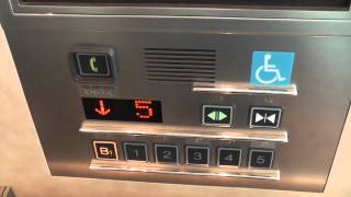 羽田空港第2ターミナルのエレベーター