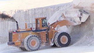 Big Komatsu WA800 Wheelloader Working In A Lime Quarry