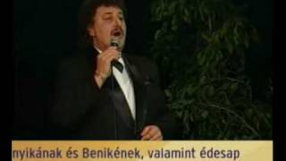Esik eső sűrű cseppje