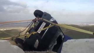 Ураган в Дагестане уносит людей и машины как семечки!