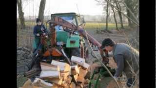 Holzspalten mit Deutz Intrac 2002 A und Atlas Bauernlader