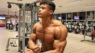 Massive Chest Workout with Musclemania Athlete Onome Egger