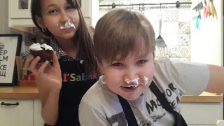 Лайфхак как правильно есть капкейки(кексы).