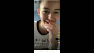 LEA ELUI NO BRA ON LIVE
