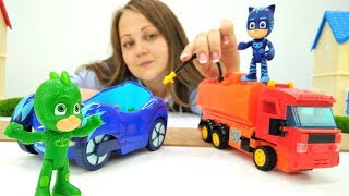 Видео для детей с игрушками - Герои в масках - Как делают бензин?