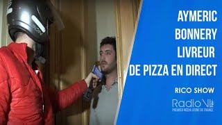 Aymeric Bonnery livre une pizza en scooter en direct !