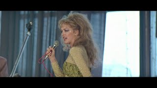 Agnès Soral dans "Twist again à Moscou" (JM Poiré) - 1
