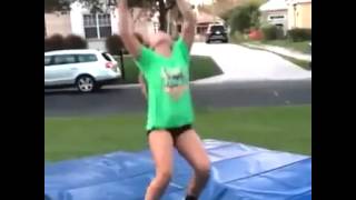 Wanita Gokil, Pengen Salto malah Kepala Dulu yang Jatuh