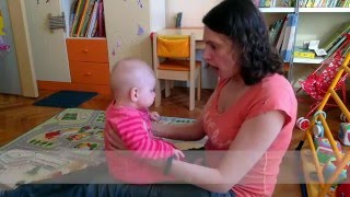 Английский для малышей - играем на коленках Baby goes bumpy boo