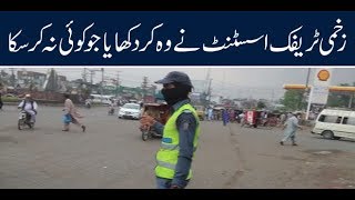 Injured Traffic Assistant in Lahore left everyone in shock