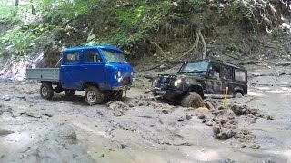 ру УАЗ 3909 4 фермер и rc Land Rover Defender 110 на бездорожье