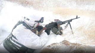 Стрельбы десантников на учении в Волгоградской области