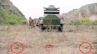 日軍躲在裝甲車後以為安全無恙，但他們不知道前方100米處，早就被共軍布置成了雷區！ 抗日
