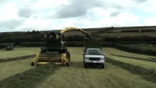 Yuppie Contracting Range Rover towing 10 ton silage trailer TDV8