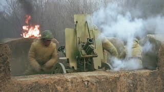 日軍在城墻架炮，多次擊退共軍攻勢，共軍炮神終於忍不住出手了！ ️ 抗日