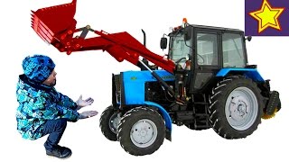 Тракторы и дети Два трактора собирают мусор Видео для детей Kids video about tractor
