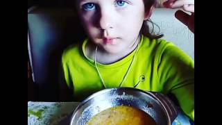 Ребёнок спалил старшую сестру что она бухала??