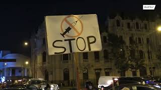 Peru: Hundreds of anti-vaxxers march in torch-lit rally in Lima