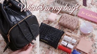 What's in my bag? 요즘 나의 가방 속 필수템들?? ( 왓츠인마이백/ 프라다 버킷백/ 미우미우 지갑/ 쿠션 추천｜뷰티펄진주)