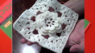 Квадратный мотив с цветком крючком
