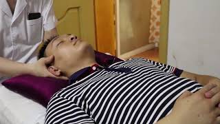 小伙盲人按摩店内体验 头部按摩 放松缓解压力relax #ASMR #ear cleaning #SPA