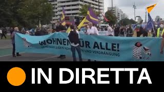 Berlino: manifestanti si radunano contro la disparità di reddito