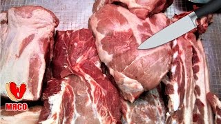 Карбонад на кости и кострец. Красивые куски мяса.