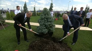 პუტინმა და ლუკაშენკომ რჟევთან ახლოს საბჭოთა ჯარისკაცის მემორიალი გახსნეს