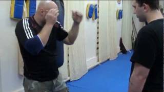 Уличный бой. Guro Plaksin - strike "cross" in the boxing - PANANTUKAN SPINDLE