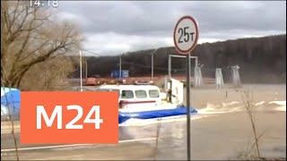 Убрать мост пришлось в городе Озеры из-за резкого подъема уровня воды - Москва 24