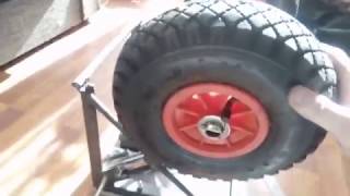 Тележка на лодочный мотор с колёсами от лодки .