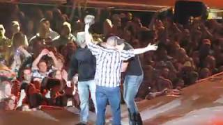 Luke Bryan Country Girl (Shake it for me) 2-7-13 part 2